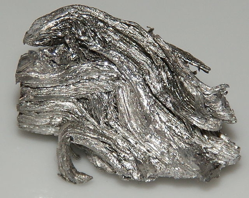 معدن هولميوم هو مادة مغناطيسية أرضية نادرة