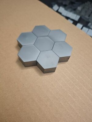 لوح باليستي من كربيد السيليكون المصقول بدون ضغط، شكل كروي مفرد، مقاس 250x300 ملم، مستوى NIJ III+، درع متعدد الطلقات