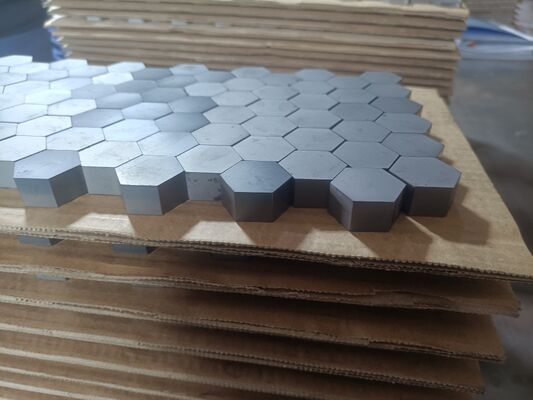 لوحة باليستية للكربيد البوروني المتجمد R400 بدون ضغط مع NIJ Level IV حماية مستقلة وتصميم متعدد المنحنيات