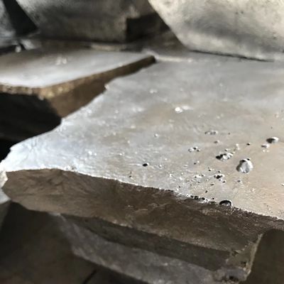 سبائك الألومنيوم والموليبدينوم الرئيسية AlMo10 حبيبات 3-5 مم Mo10 لإضافة الموليبدينوم لصهر الألومنيوم