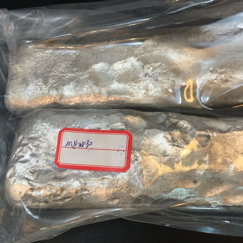 MgZr30 سبيكة الزركونيوم المغنيسيومية الرئيسية مع محتوى الزركونيوم بنسبة 30 ٪ لتحسين الحبوب في الفضاء الجوي ونقاء 99.5 ٪